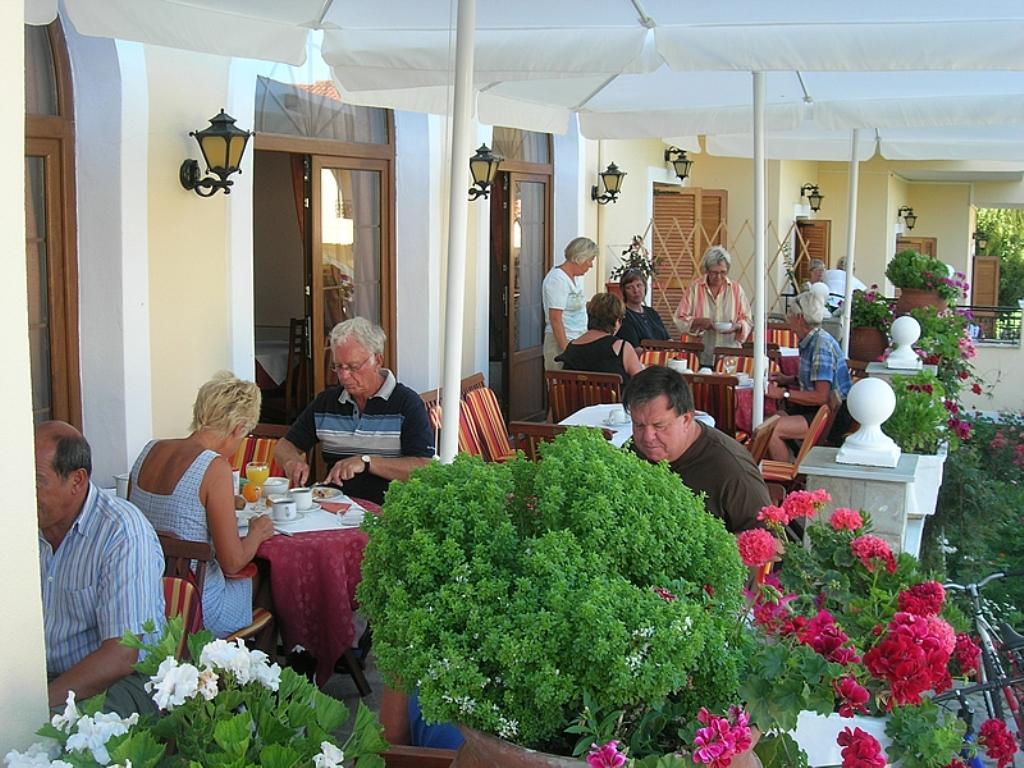 Regina Hotel Vasilatika  Экстерьер фото
